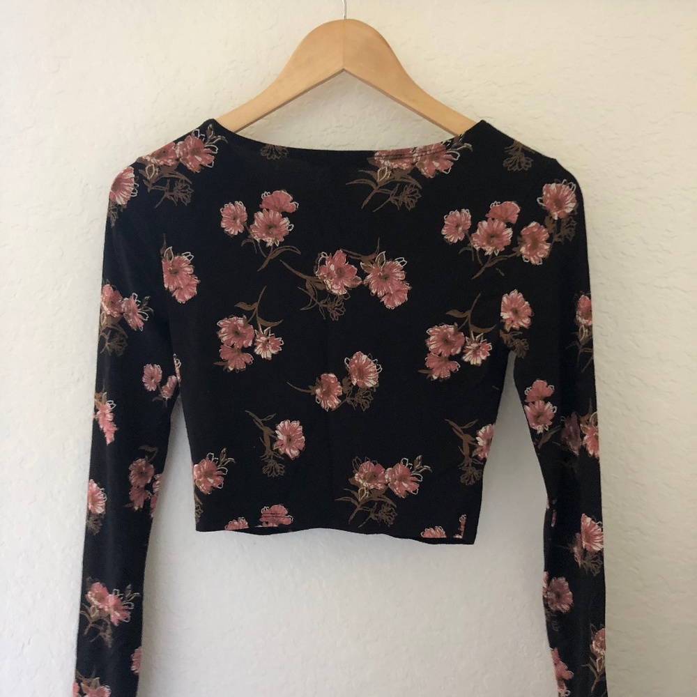 Forever 21 Long Sleeve Flower Crop Top